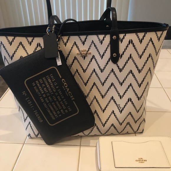 Authentic Coach handbag and matching wallet - Picture 2 of 4